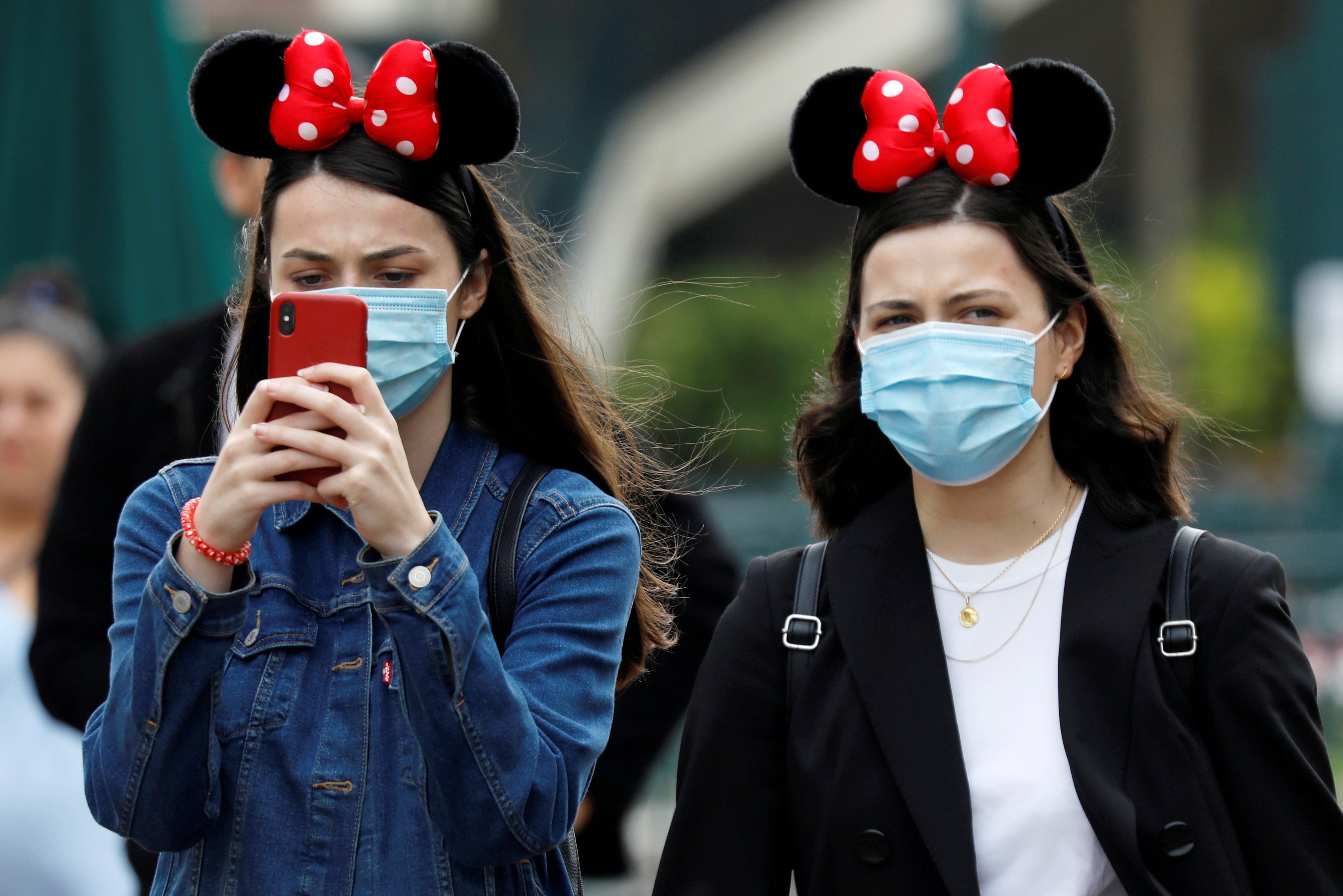 Vaccinated visitors of Disney theme parks can ditch face masks in most areas