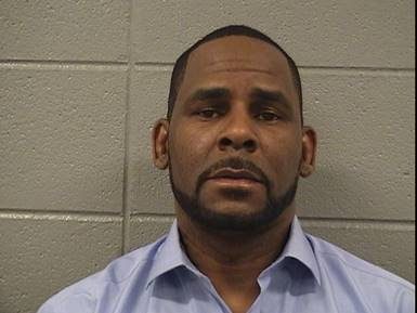 R. Kelly tells judge he fired two defense lawyers as trial nears