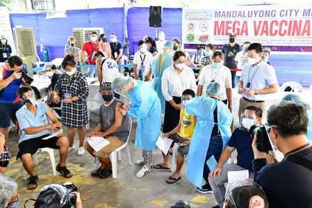 Vaccination of economic frontline workers begins in the Philippines