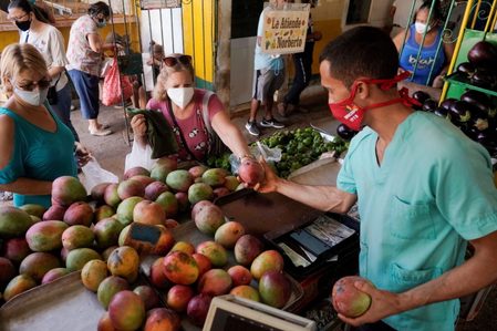 Roaring inflation compounds Cubans’ economic woes