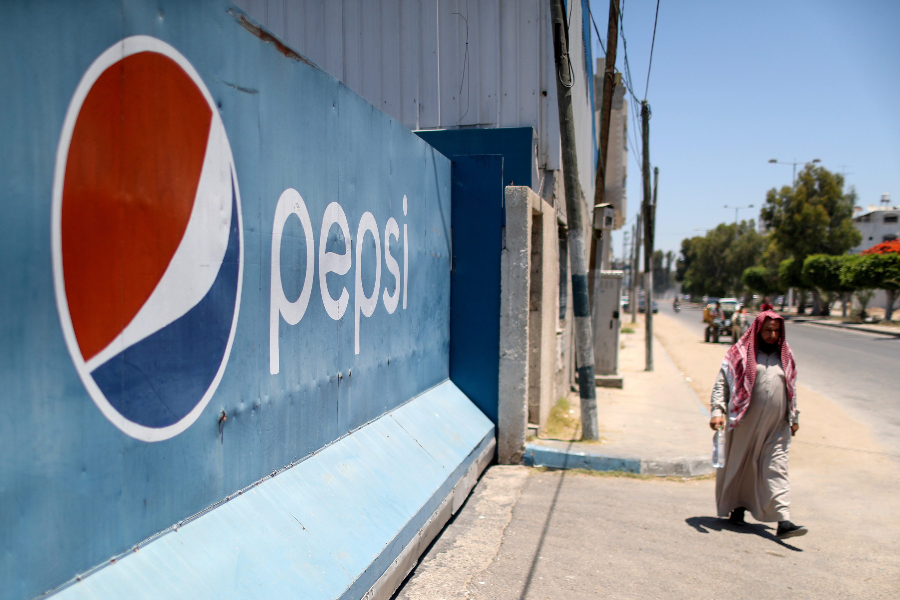 Gaza Pepsi factory shuts down, owners blame Israeli restrictions