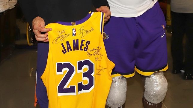 LeBron gifts Booker autographed jersey after historic elimination