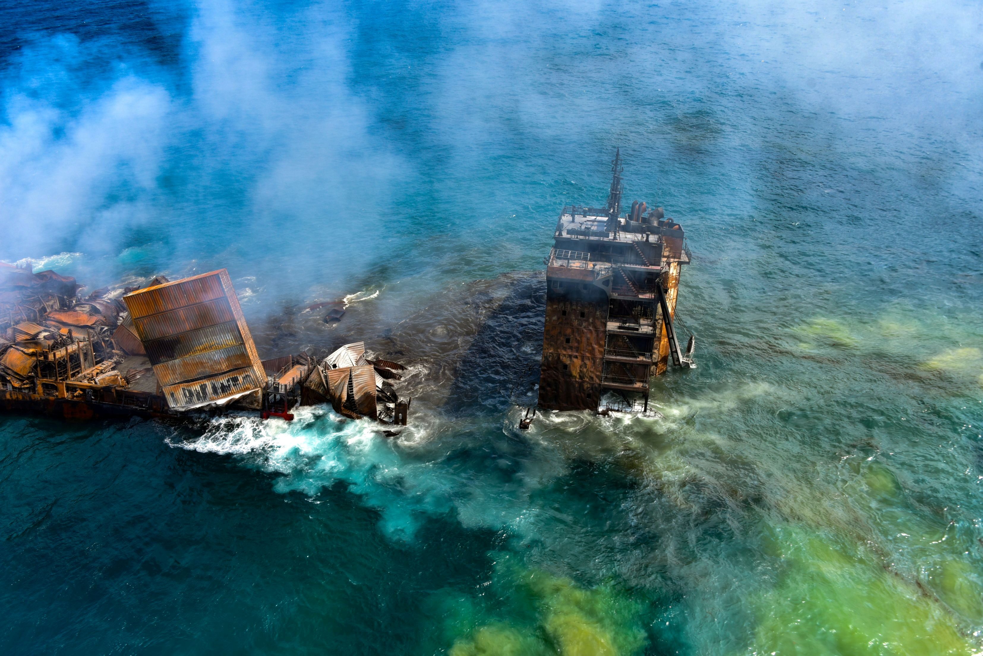 Sri Lanka readies for oil spill from sunken cargo ship