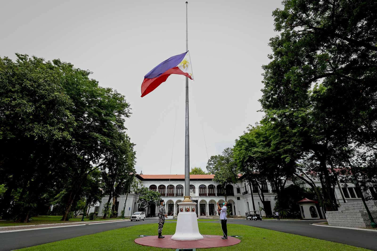Duterte declares 10 days of national mourning for Aquino