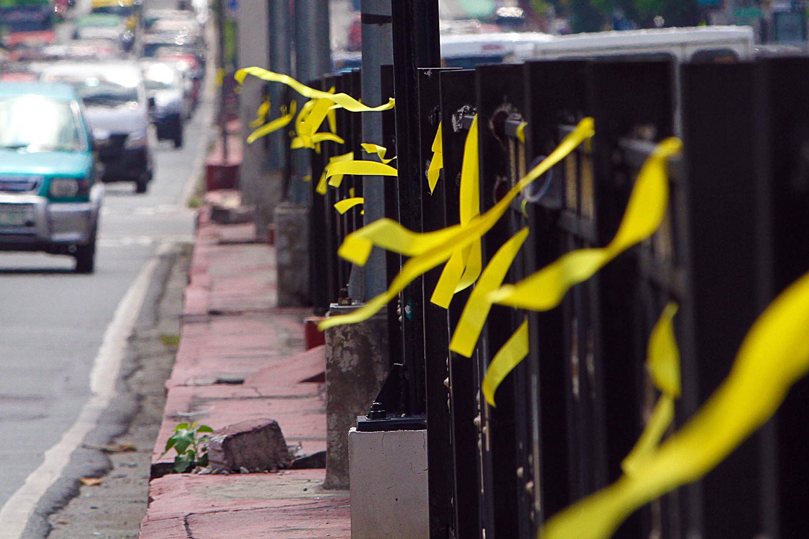 IN PHOTOS: Yellow lighting, ribbons found across PH in honor of Noynoy Aquino