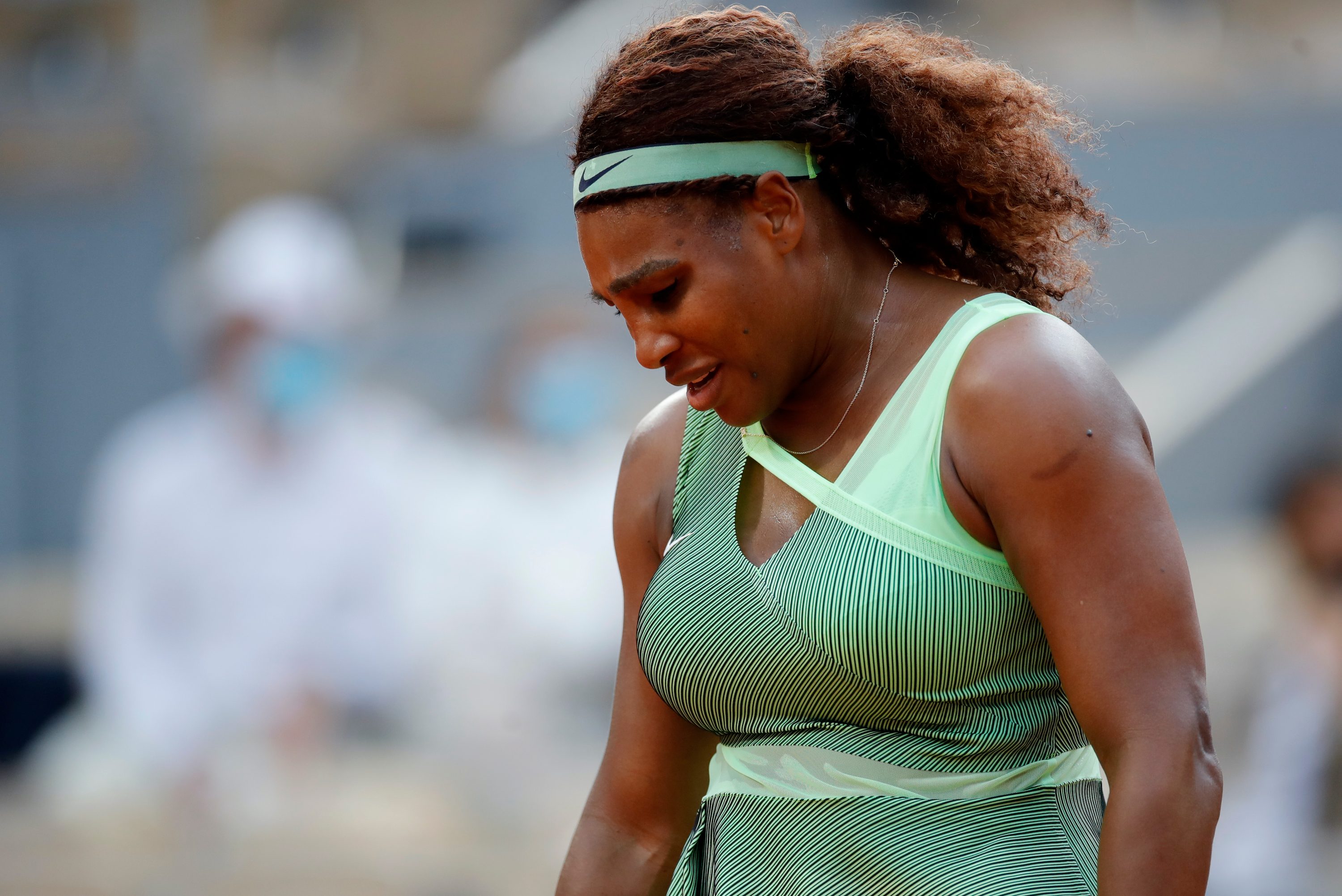 Serena stunned by Rybakina in French Open 4th round