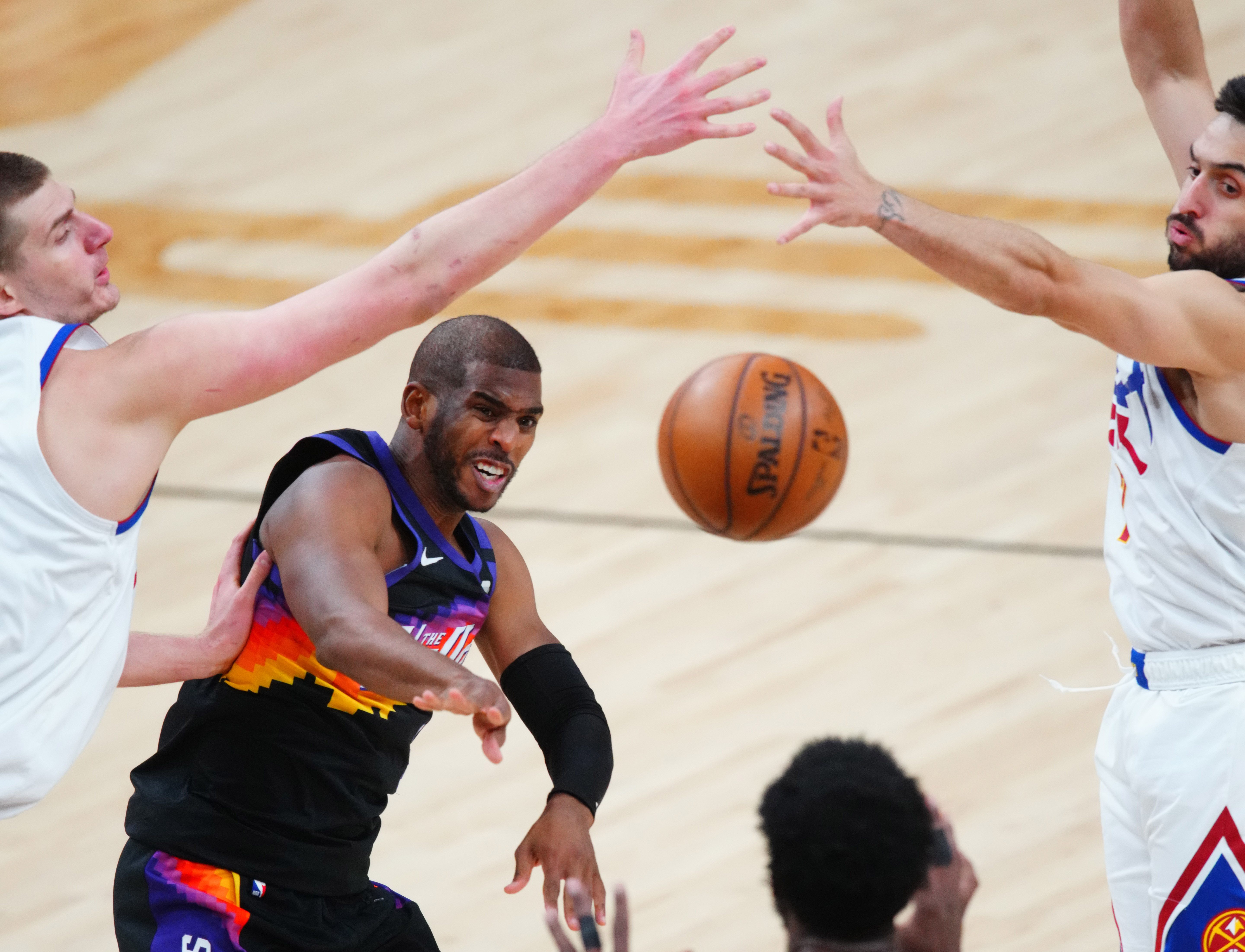 Chris Paul, Suns crush Nuggets for 2-0 lead