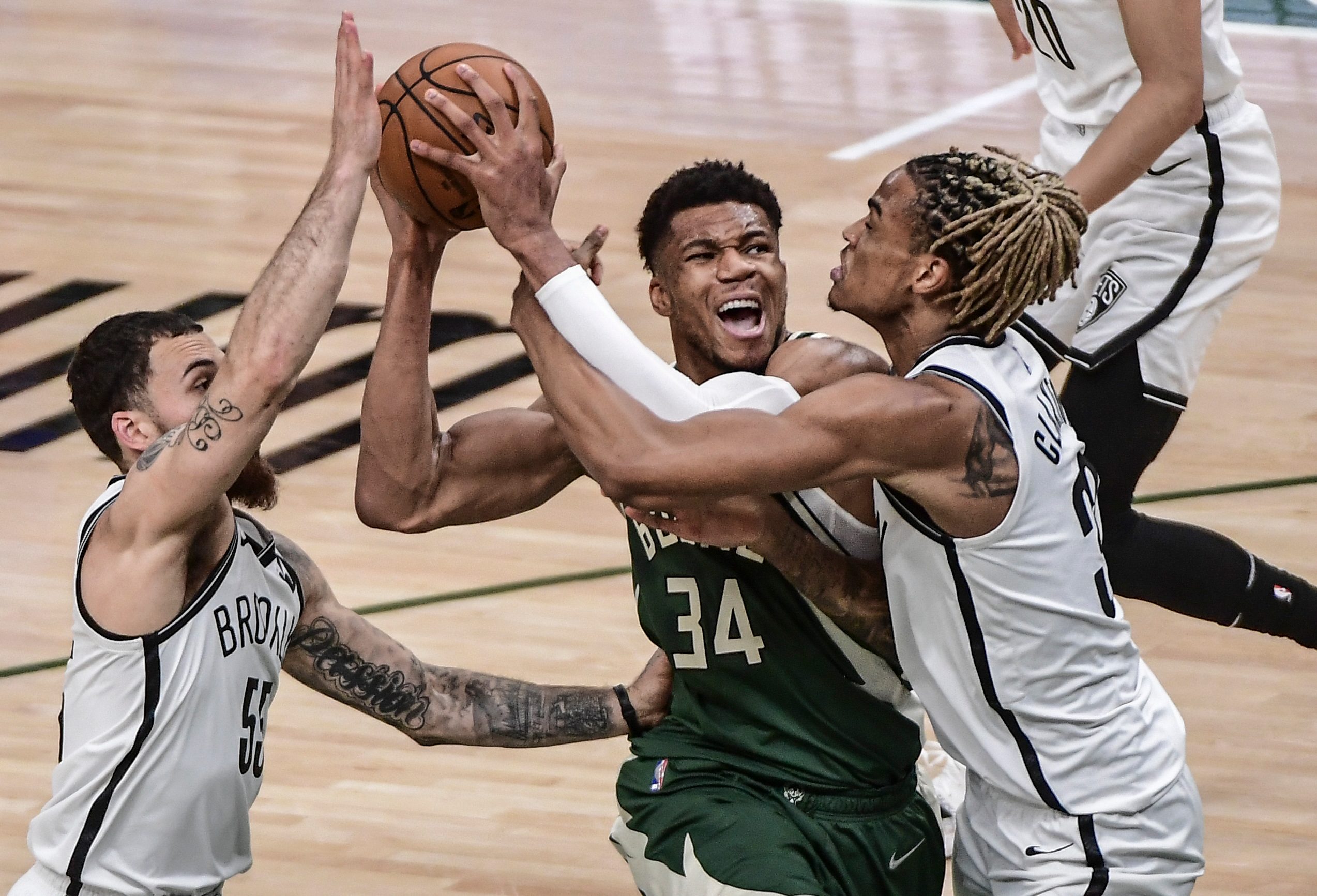 Holiday delivers game-winner as Bucks take Game 3 from Nets