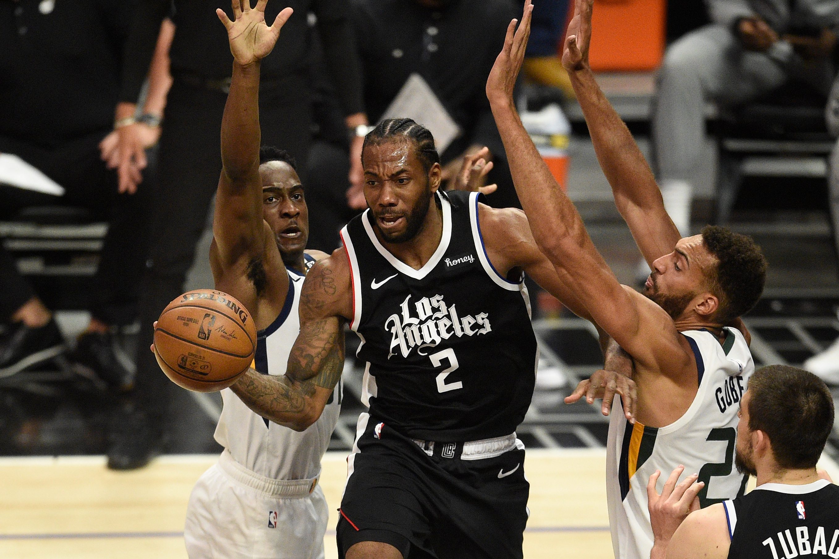 Clippers star Kawhi Leonard has surgery for partially torn ACL