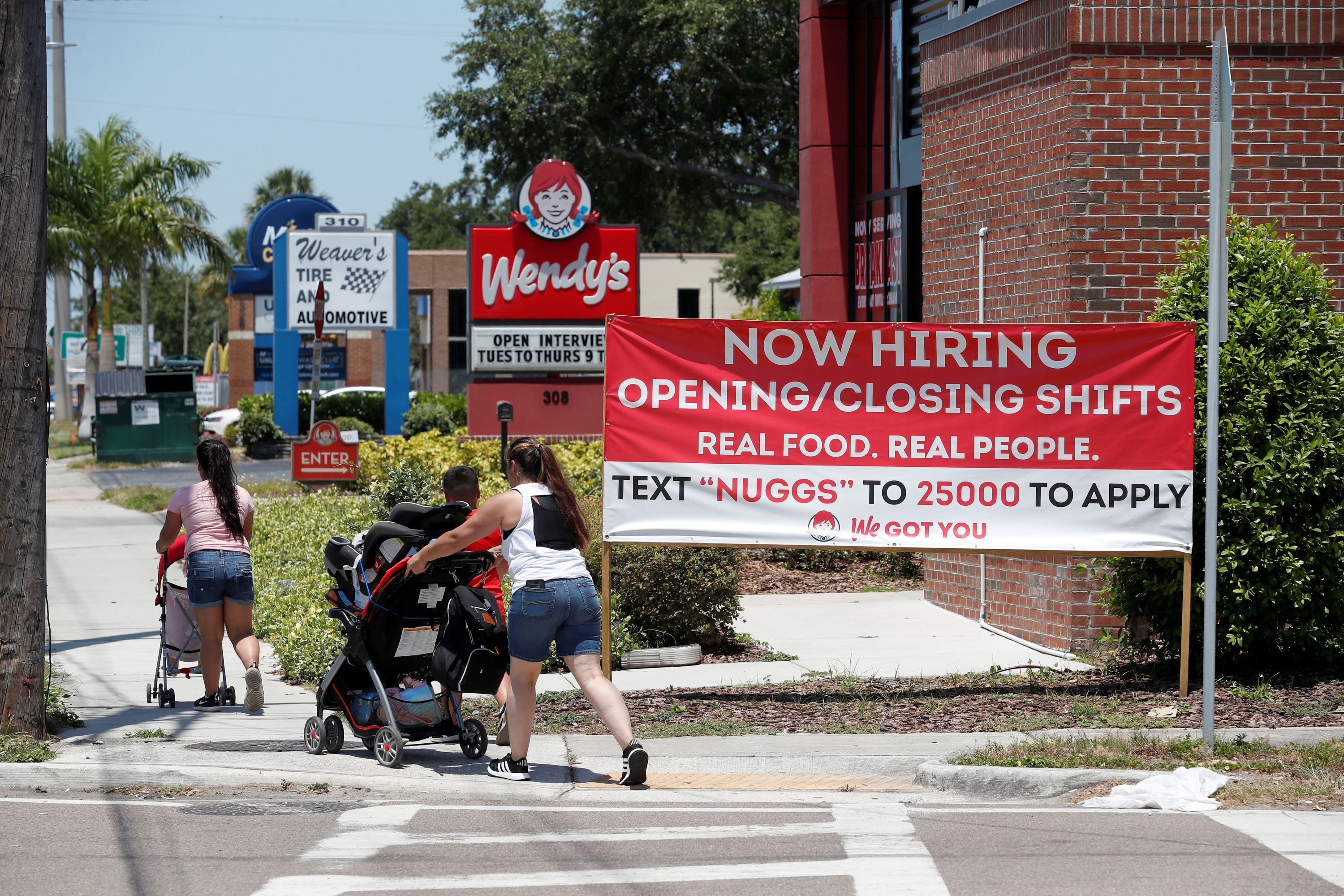 US weekly jobless claims below 400,000; companies boost hiring in May 2021