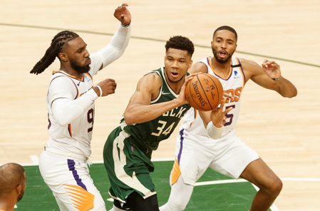 Giannis proves he’s no ‘Robin’ by leading the Bucks to Game 3 win