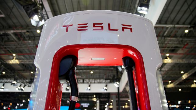 Tesla shares fall after Musk’s Twitter poll backs stake sale