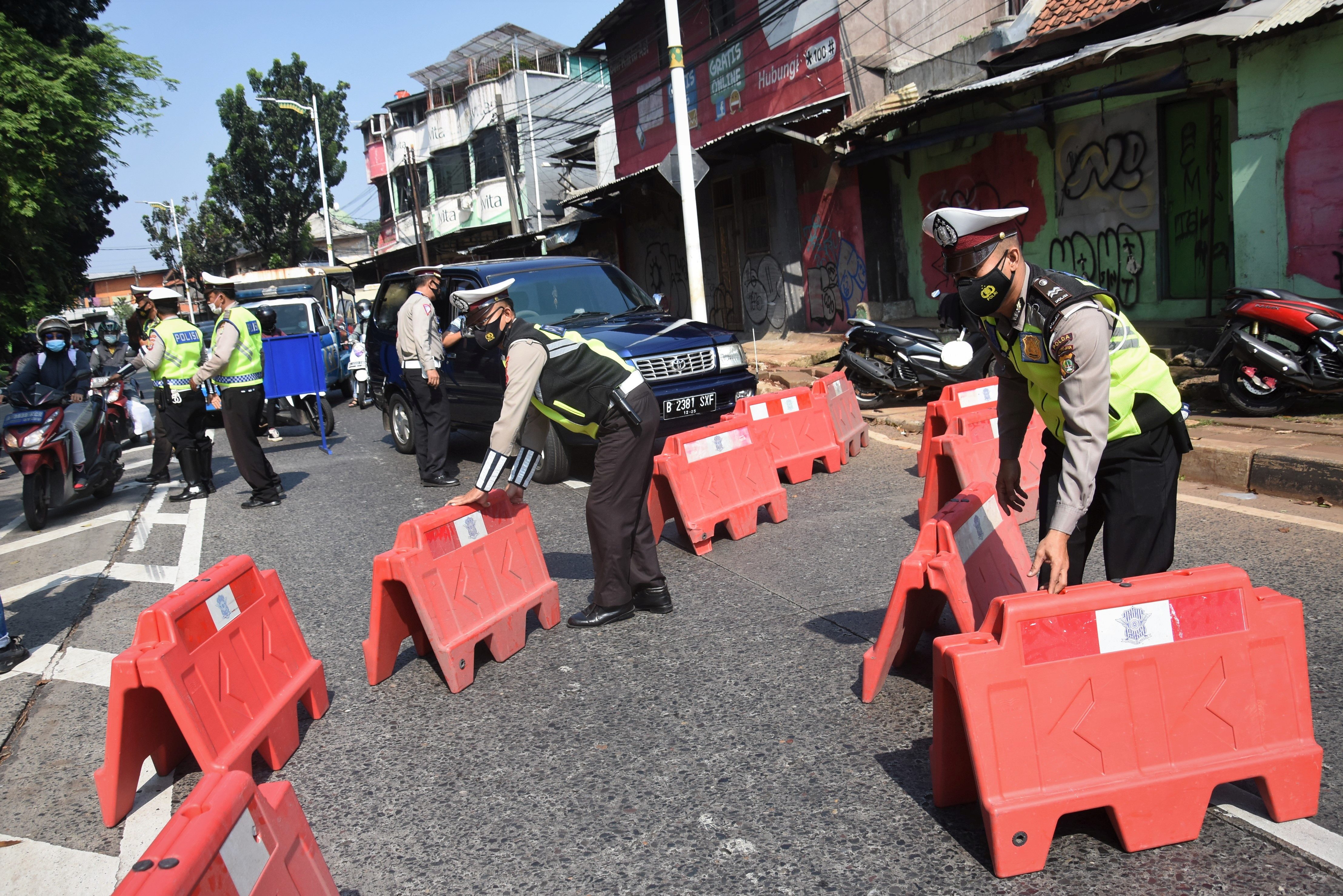 Indonesia expects COVID-19 cases to rise despite stricter curbs