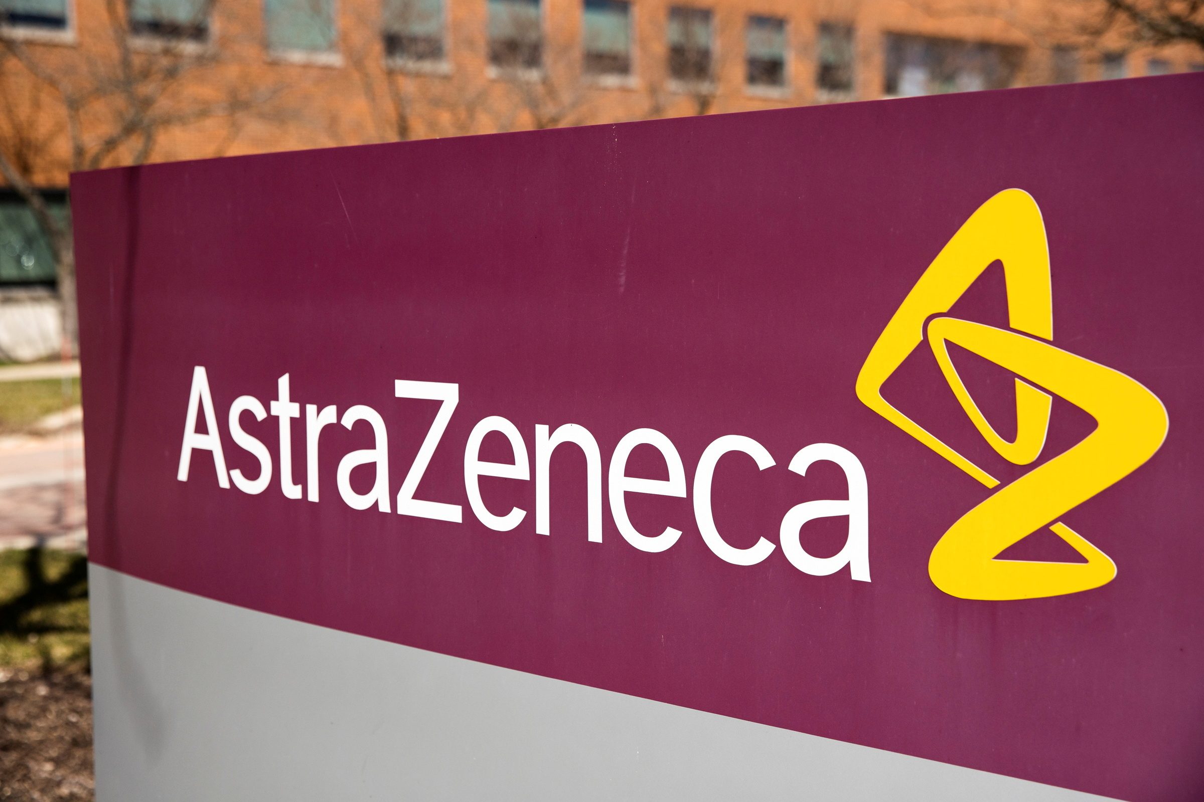 AstraZeneca COVID-19 sales jump as drugmaker navigates vaccine challenges