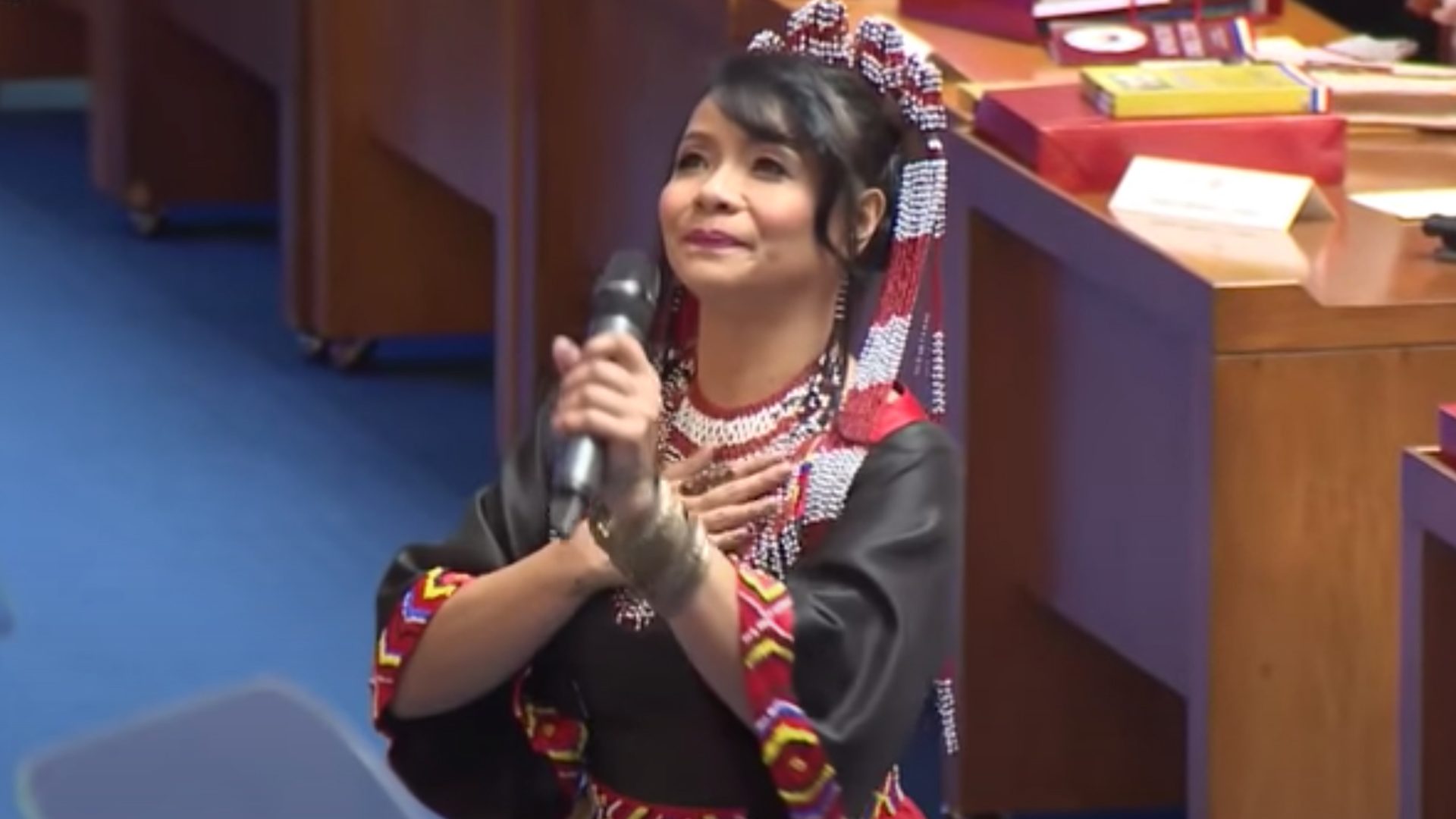 Bayang Barrios, who sang anthem in 2016 SONA, wishes Duterte would quit
