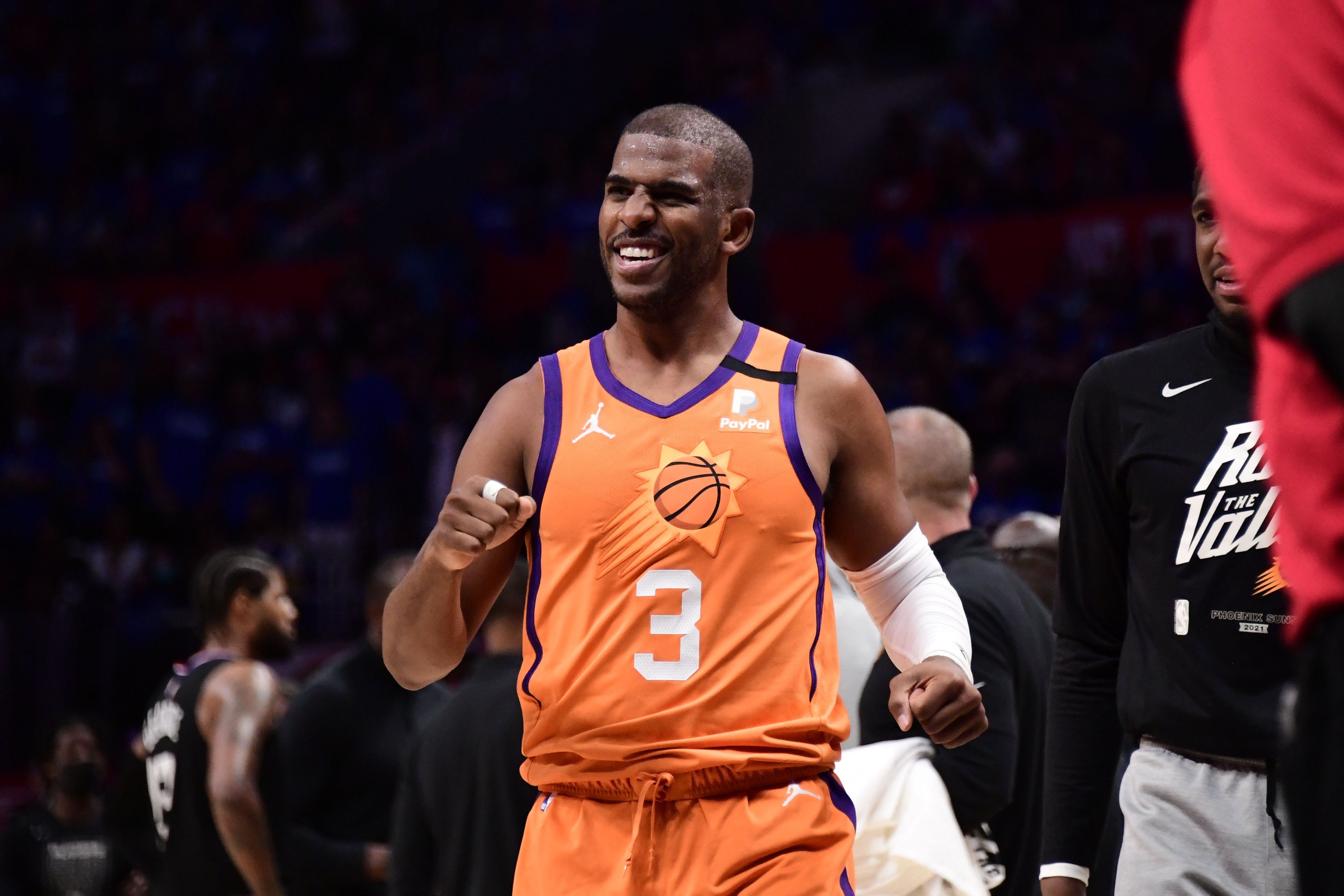 Chris Paul erupts for 41 as Suns win West, eliminate Clippers