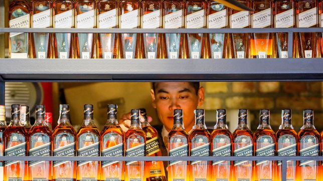 Spirits maker Diageo’s sales exceed estimates on strong US demand