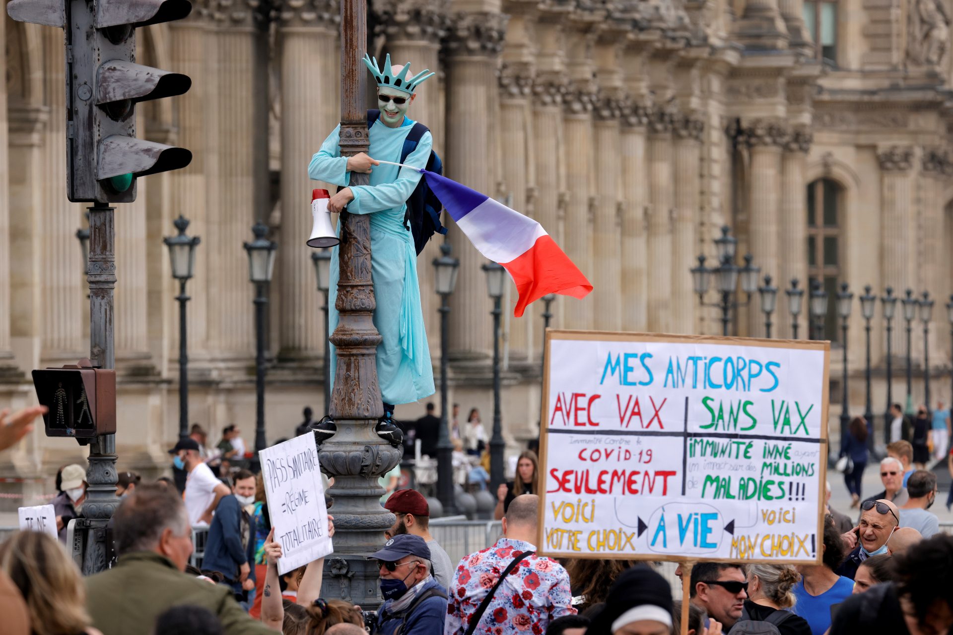 French protests call for ‘freedom’ amid government vaccine push