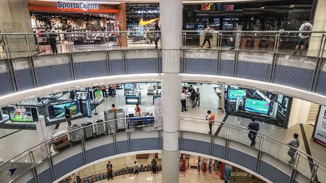 Are minors allowed inside malls? MMDA says only for essential reasons