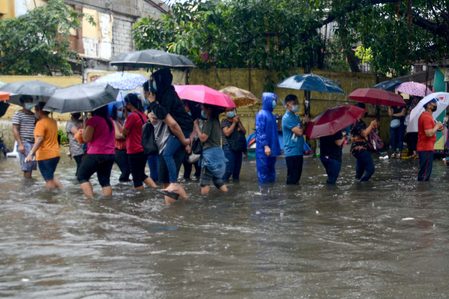 Dig at Isko? Duterte slams vaccine queue in Manila during SONA