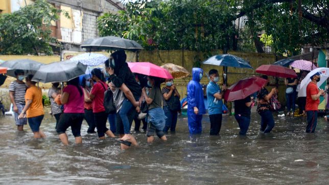 Dig at Isko? Duterte slams vaccine queue in Manila during SONA