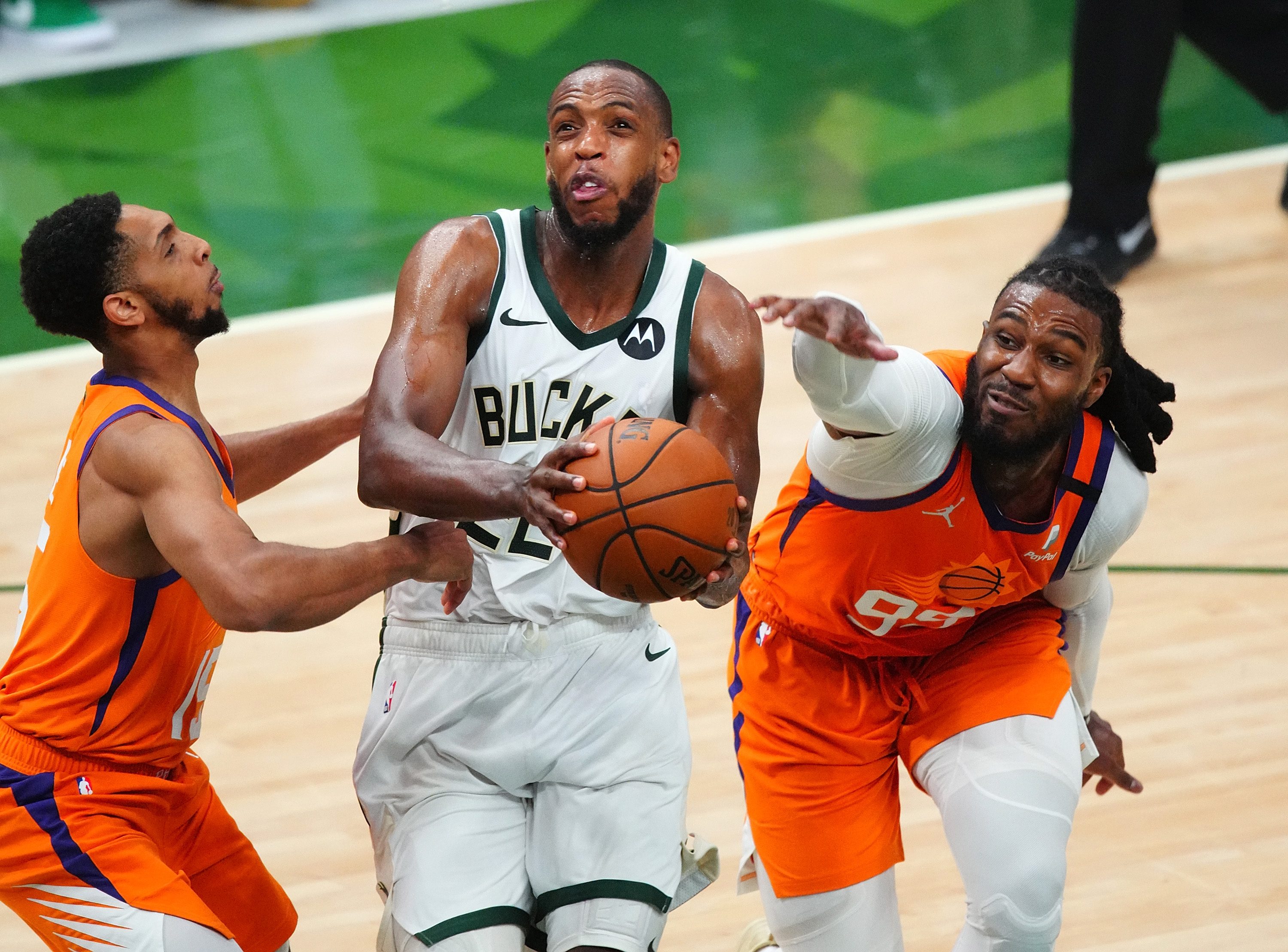 Khris Middleton lifts Bucks to even NBA Finals at 2-all
