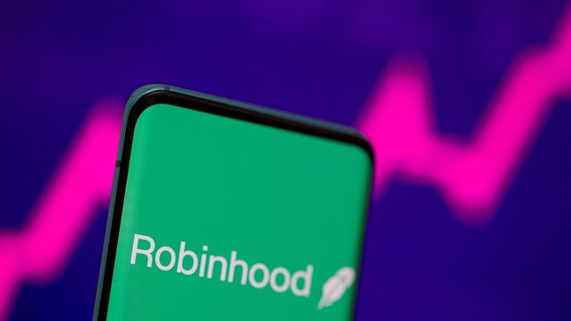 EXPLAINER: How Robinhood’s US public listing ups the regulatory stakes