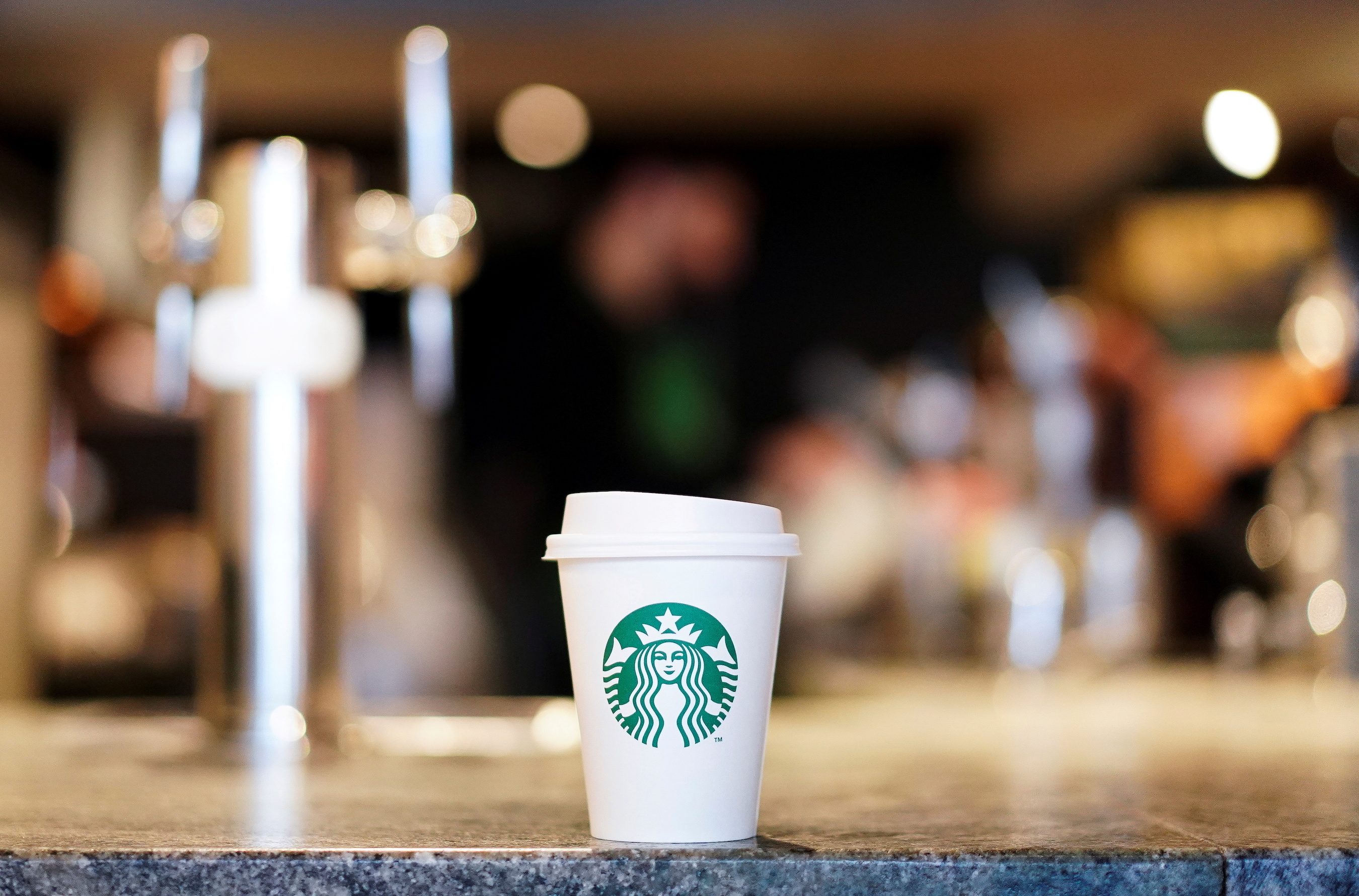 Starbucks forecasts steamy sales despite pressure in China