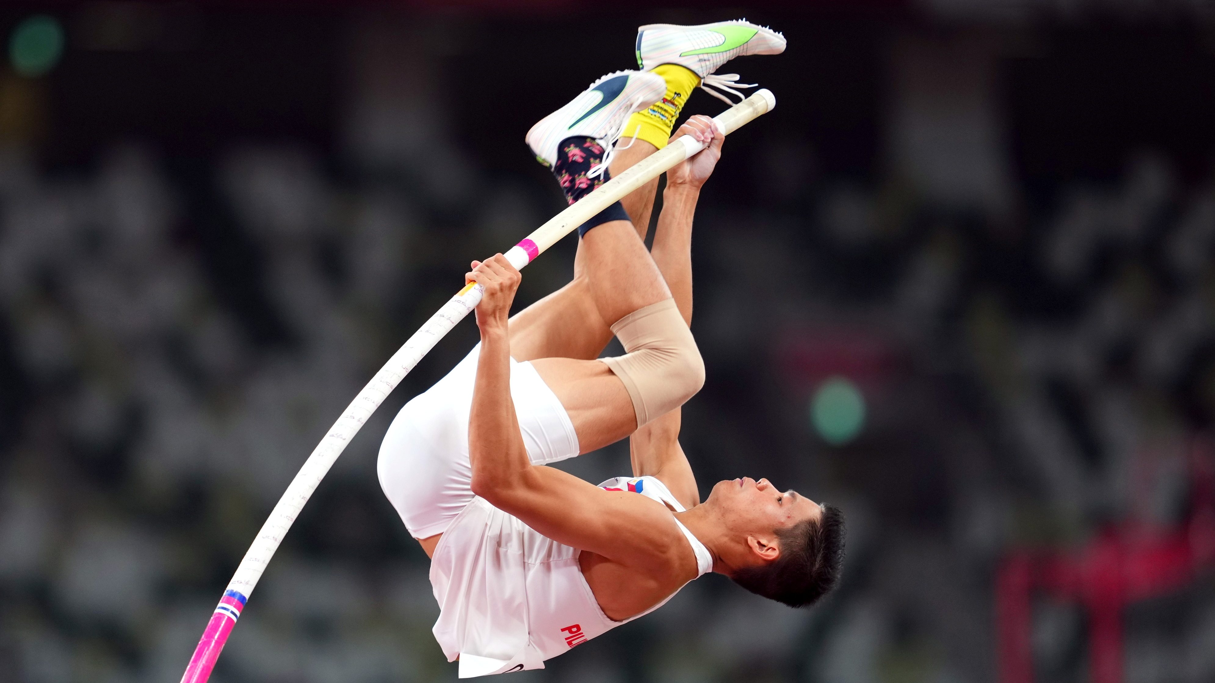 EJ Obiena finishes 11th, Duplantis takes gold in Tokyo Olympics pole vault