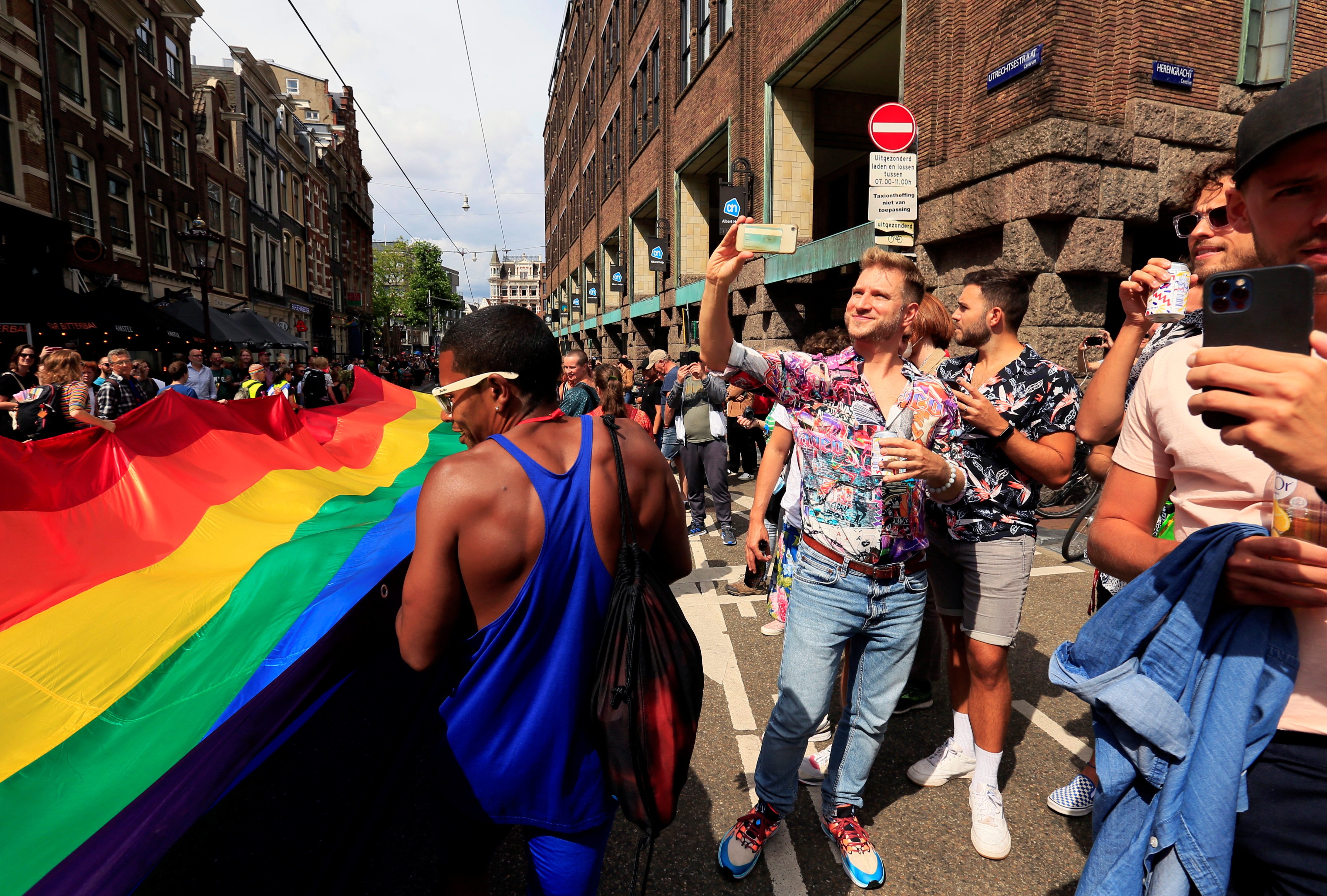 Amsterdam substitutes ‘Pride Walk’ for canal parade in 25th anniversary of Gay Pride
