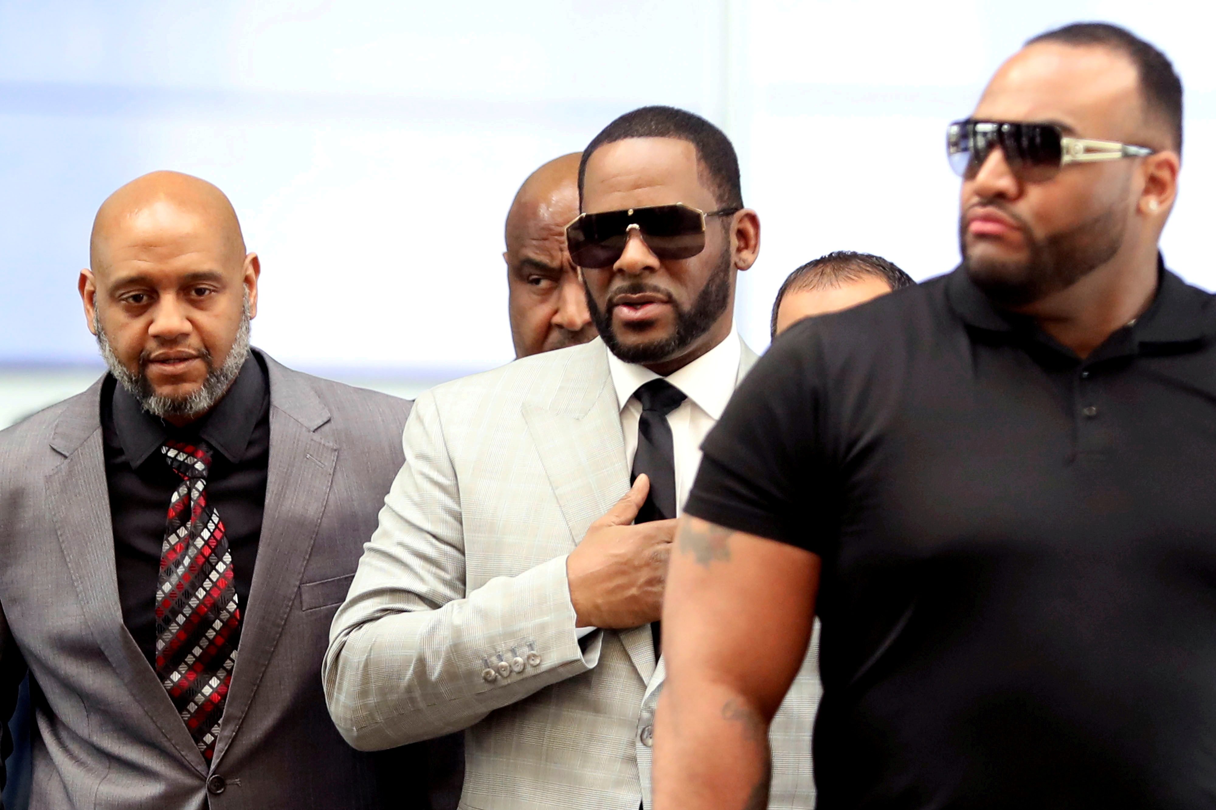 Former R. Kelly assistant saw singer’s sexual activity, was pressed to write apology letter