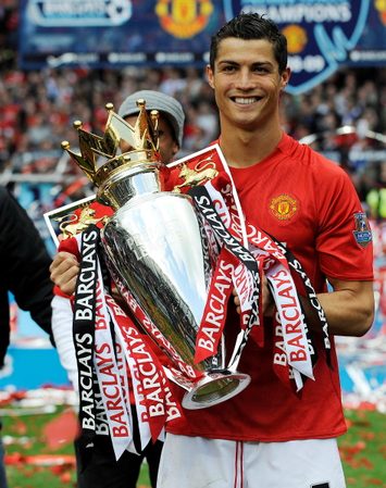 Ronaldo to re-sign with Manchester United