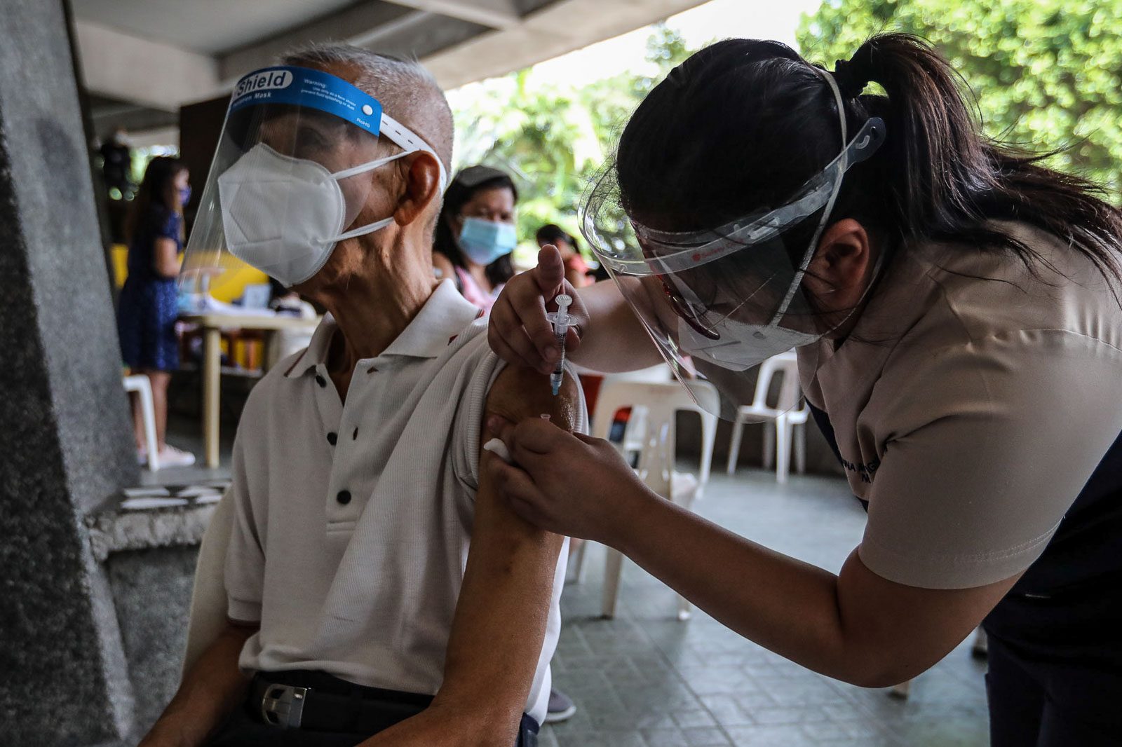 43% of eligible population in Metro Manila complete two COVID-19 jabs