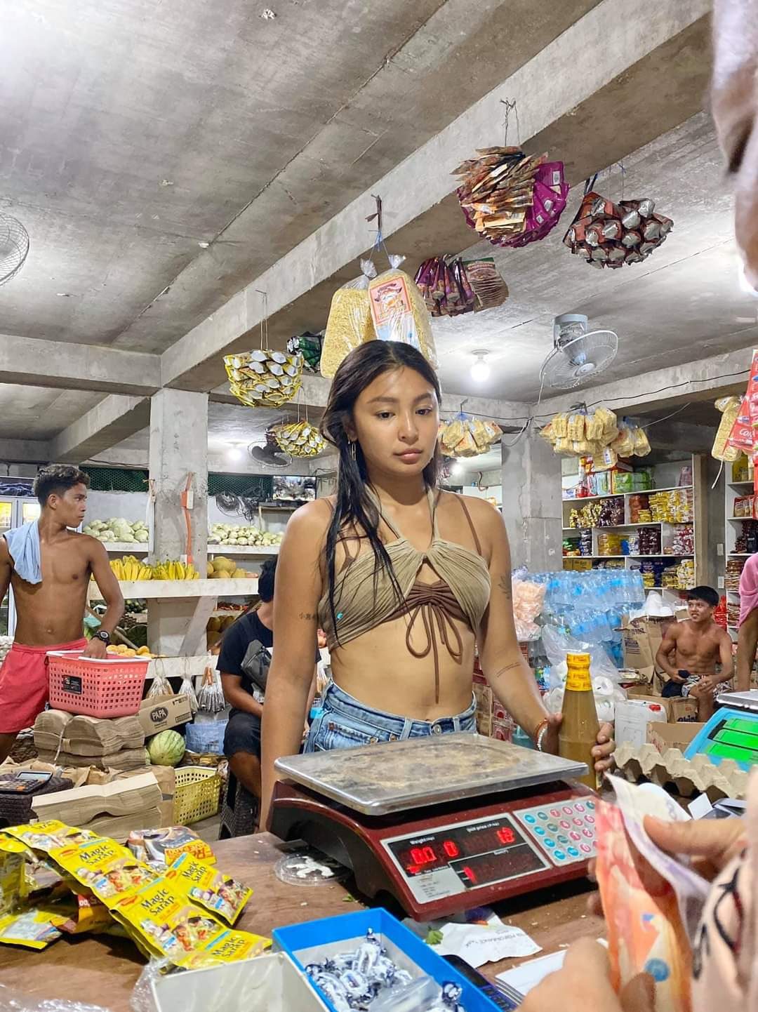 For the lechon manok: Nadine Lustre reacts to viral bare-faced photo in Siargao
