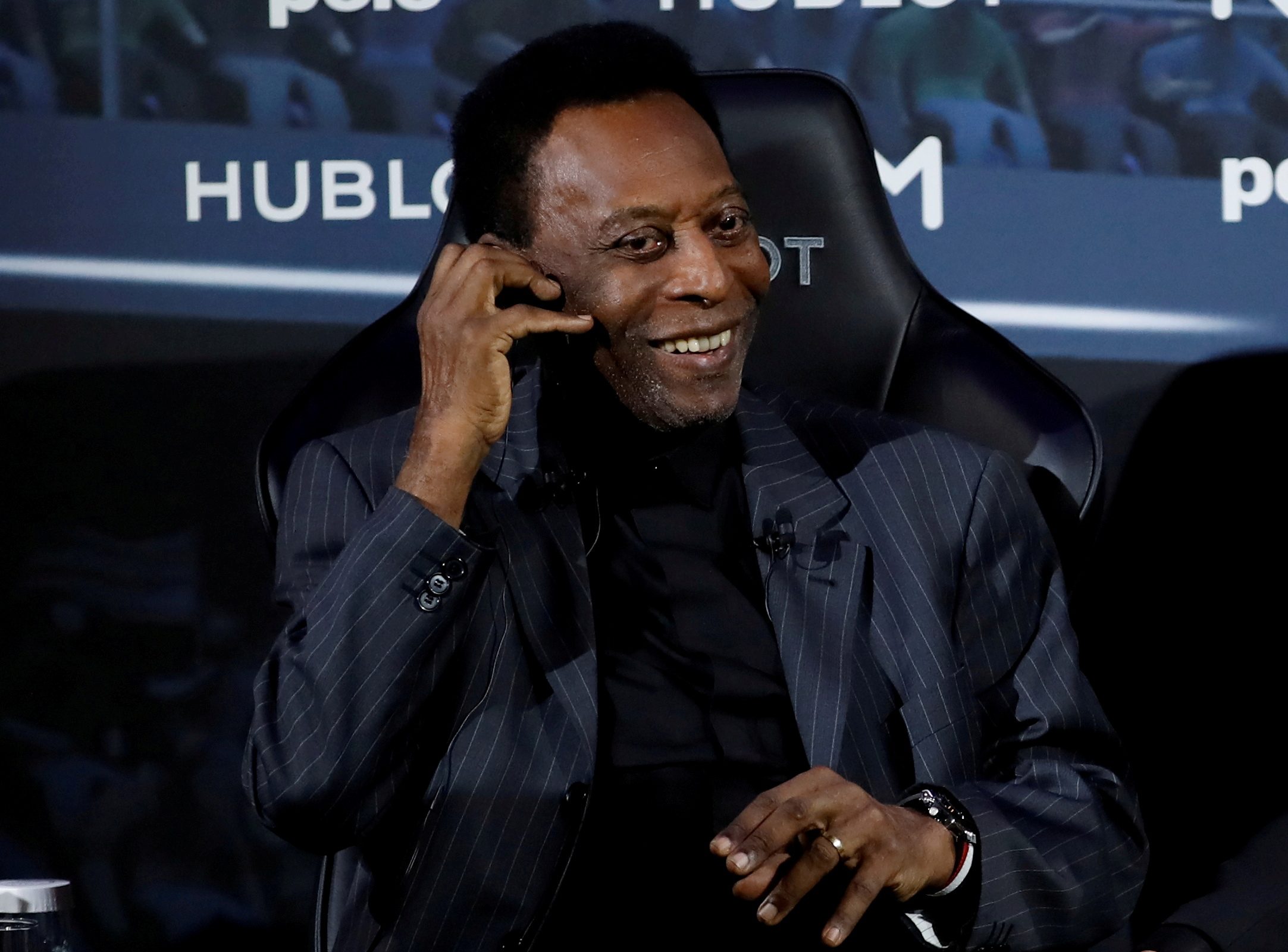 Pele recovering in hospital following tumor removal