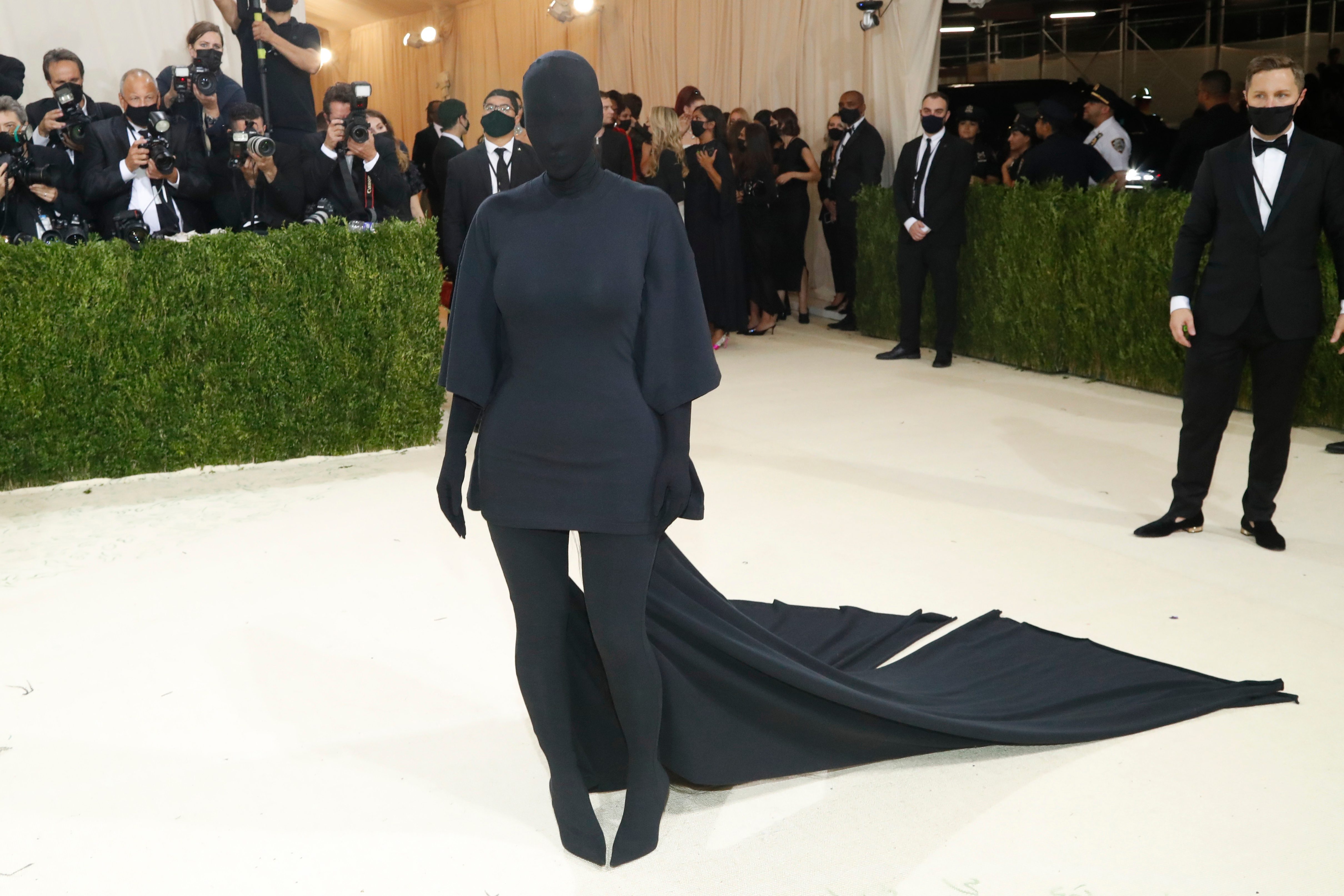 LOOK: Faceless Kim Kardashian turns heads at 2021 Met Gala