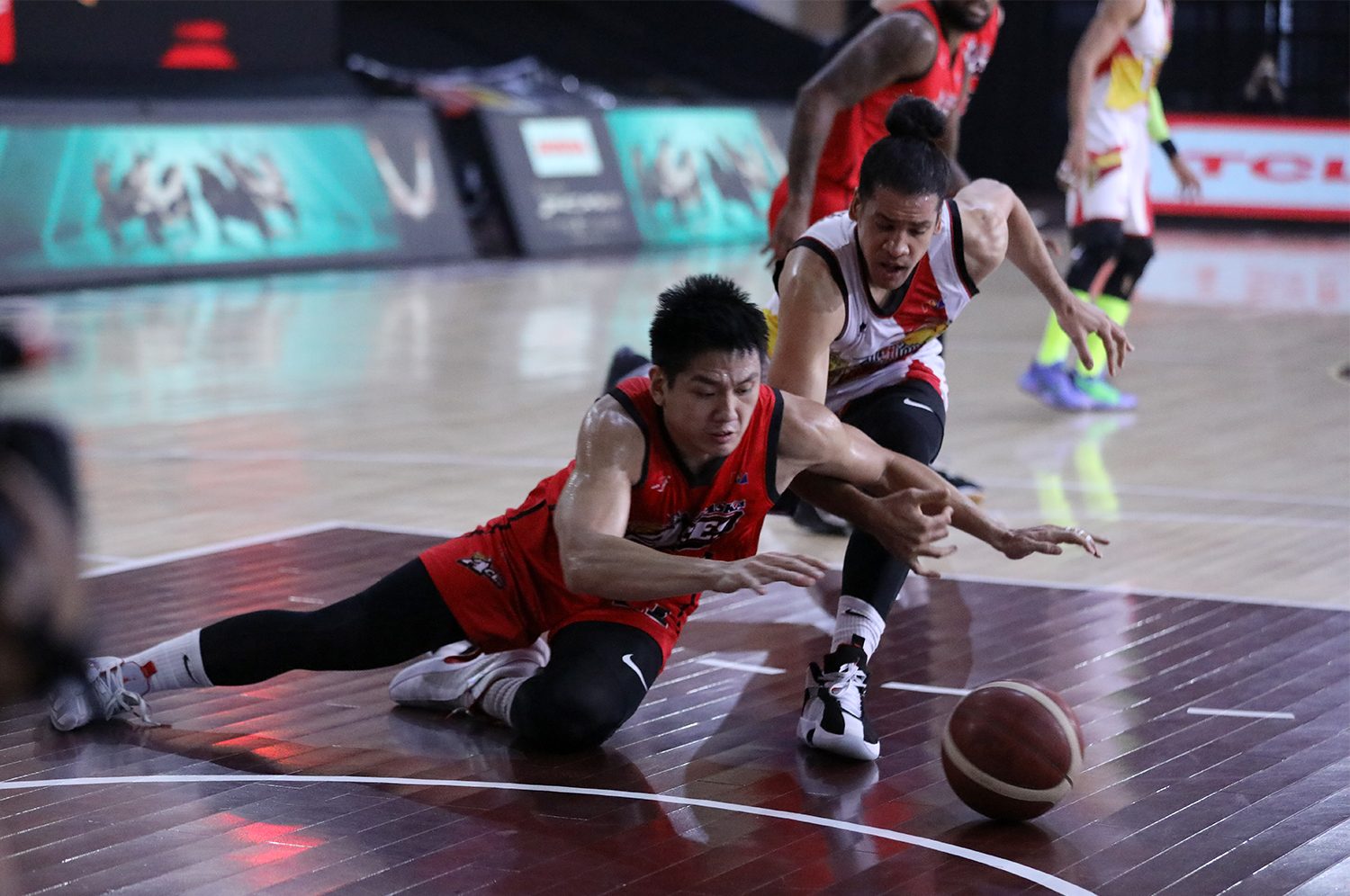 San Miguel eliminates Alaska in thriller, clinches 4th seed