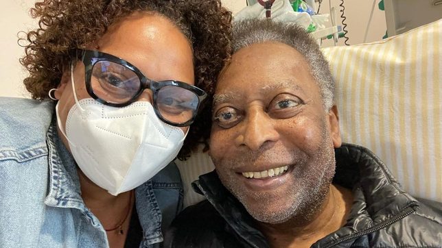 Pele in ‘stable’ condition after respiratory problems, hospital says
