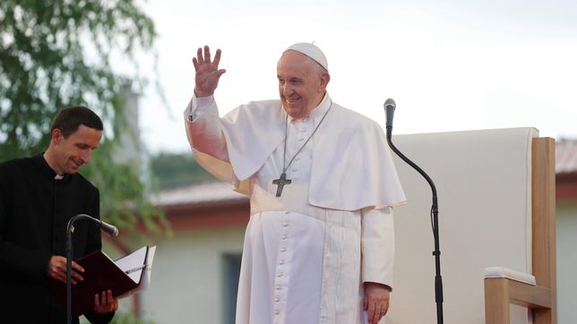 Pope Francis calls out prejudice as he meets Roma in Slovakia