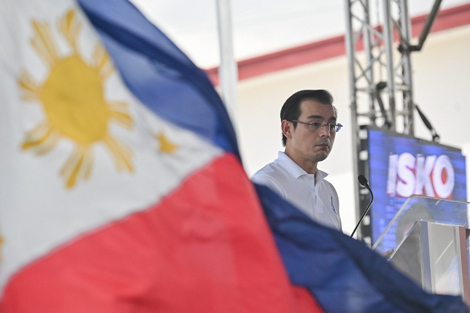 Isko Moreno to appoint former Navy officer as defense chief if elected president