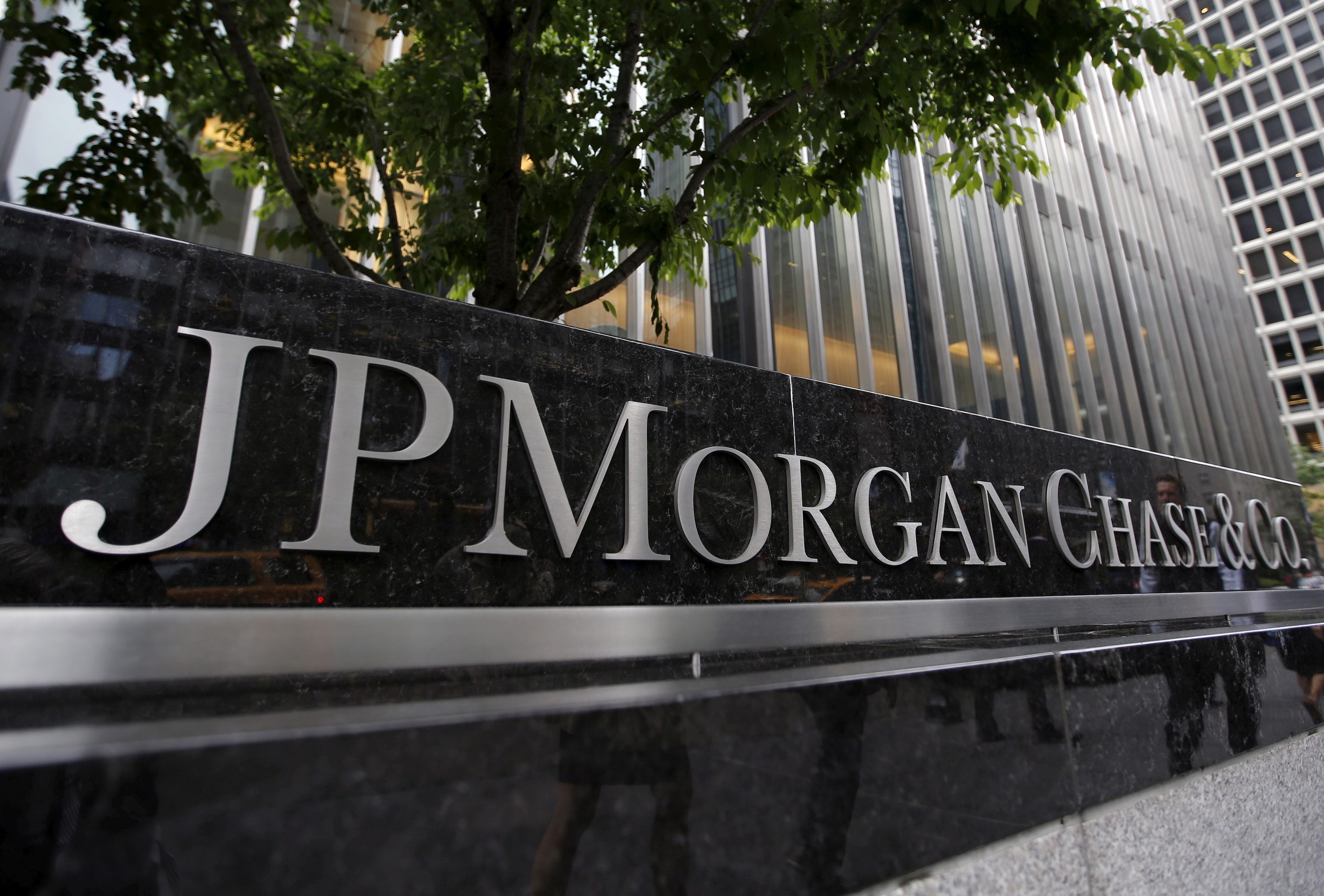 JPMorgan’s Dimon warns of potential $1-billion loss from Russia exposure