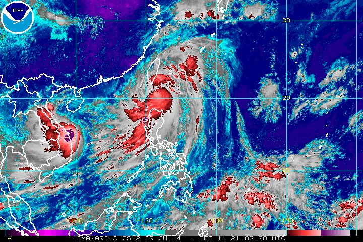 Typhoon Kiko slightly weakens after Batanes landfall