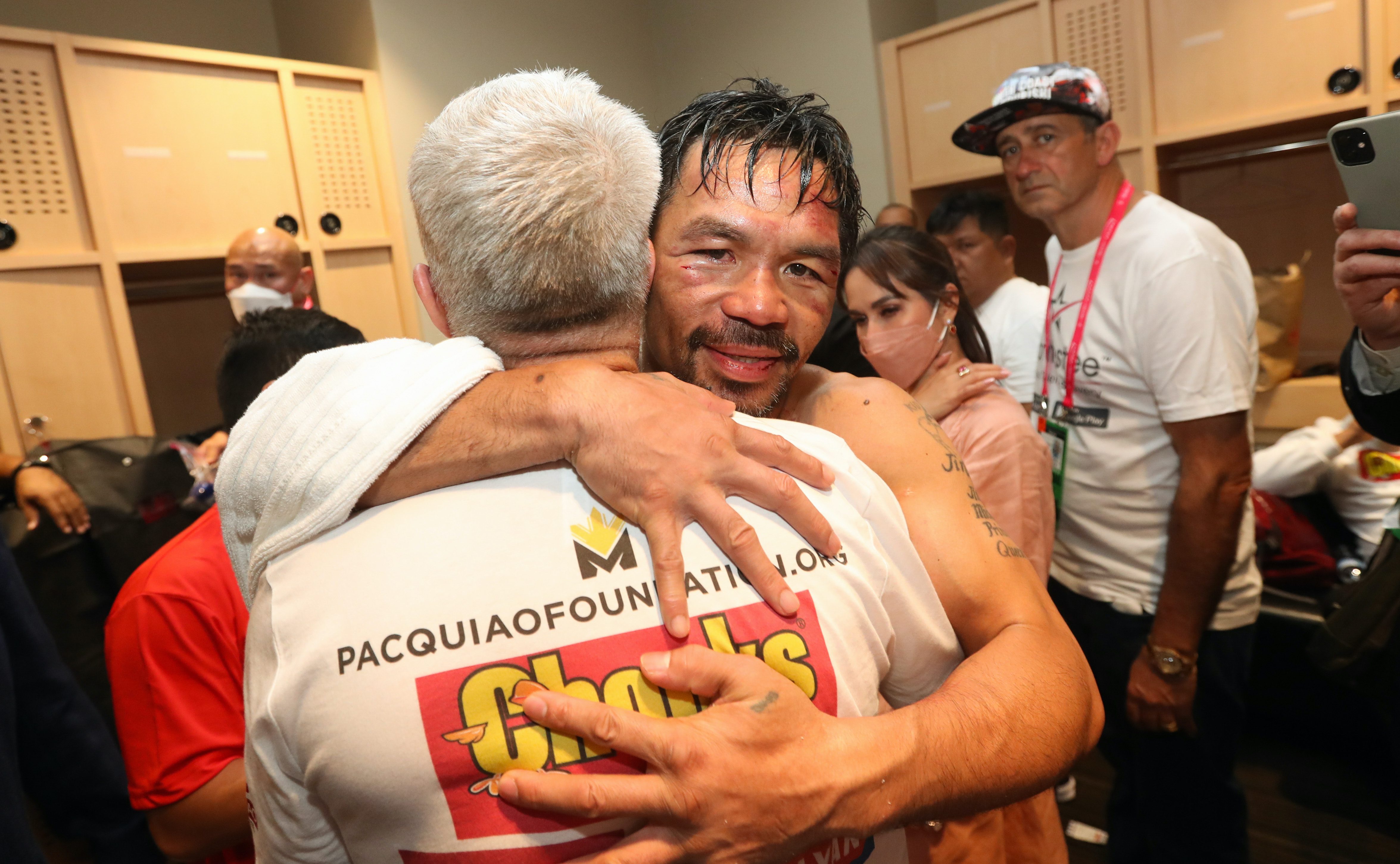 Pacquiao dismisses reported Roach-Fernandez rift, takes blame in Ugas loss