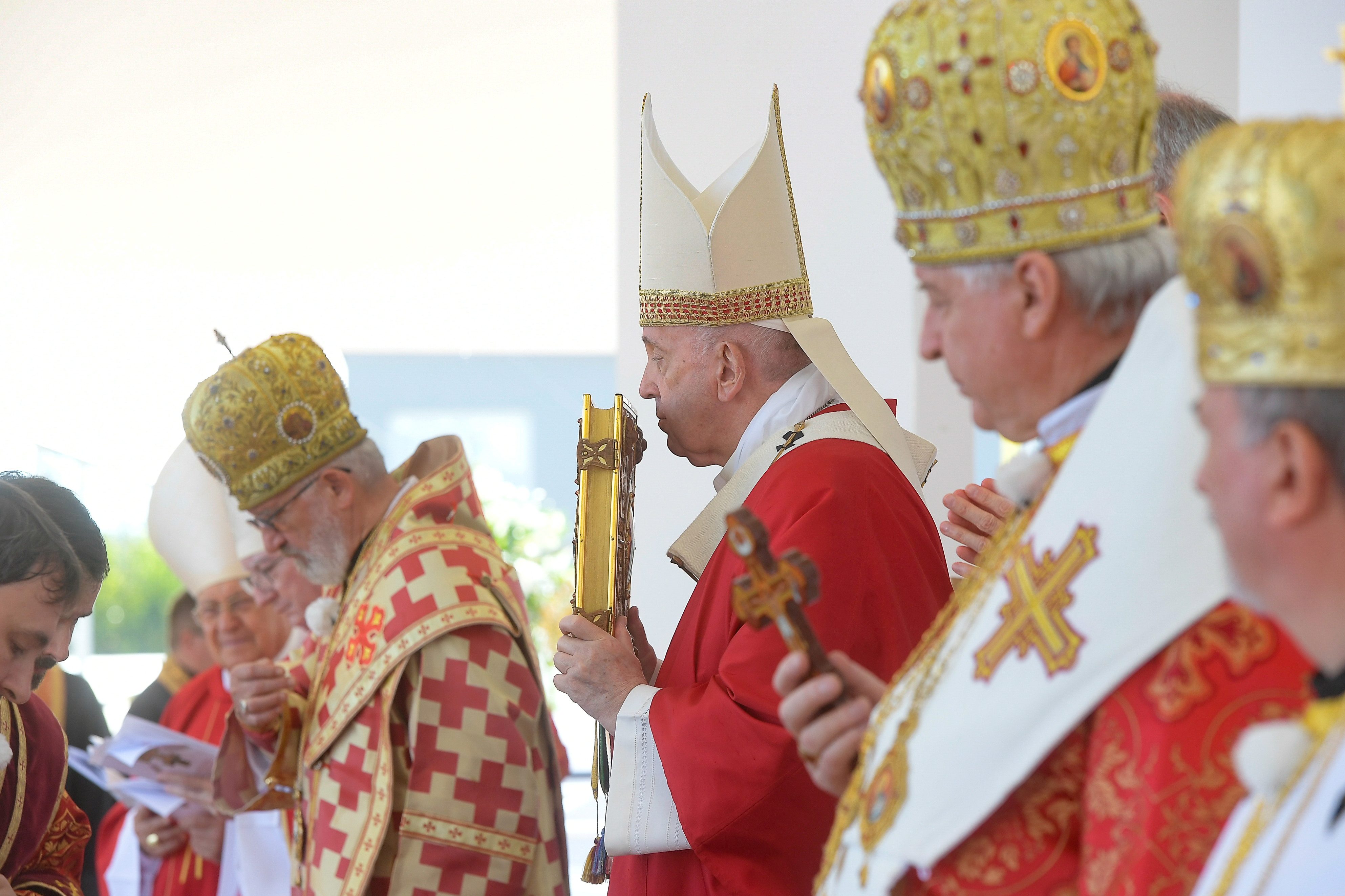 Pope, in Slovakia, says don’t exploit religion for politics
