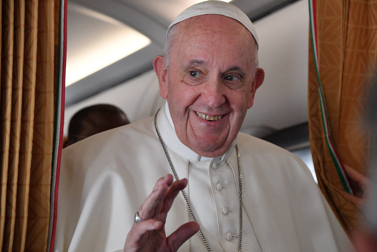 Pope recounts when he inadvertently gave communion to old Jewish woman