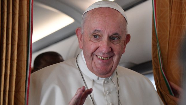 Pope recounts when he inadvertently gave communion to old Jewish woman