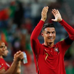 Ronaldo claims world record with late show