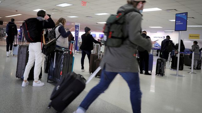 US lawmakers, air industry call for new action on unruly passengers