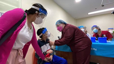 Pilot rollout of COVID-19 vaccines for minors begins in PH