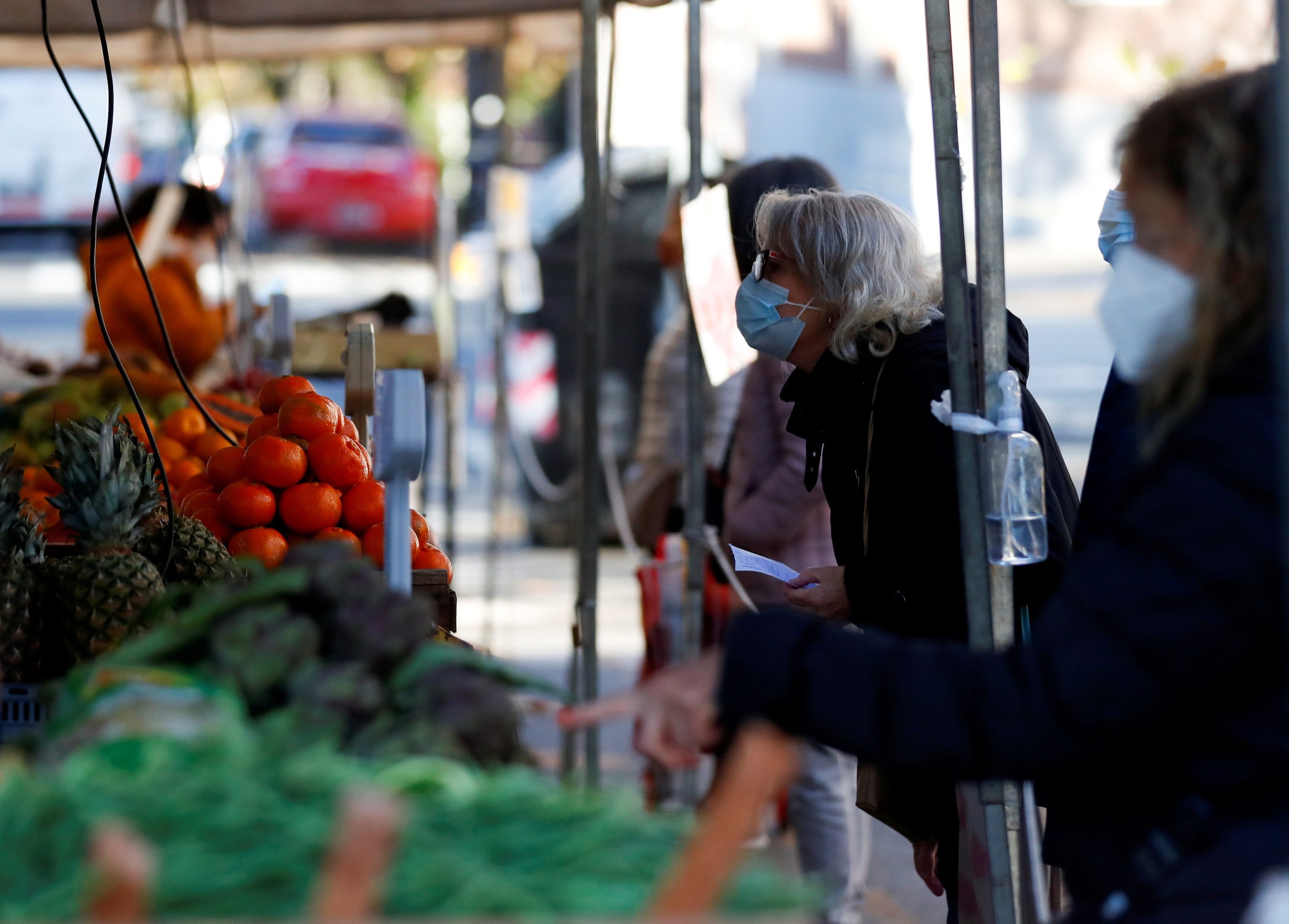 Argentina freezes goods prices after talks break down